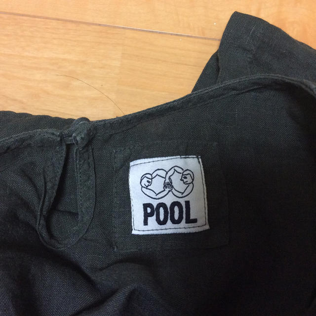 IDEE(イデー)のpool いろいろの服 ギャザーブラウス チャーコル レディースのトップス(シャツ/ブラウス(長袖/七分))の商品写真