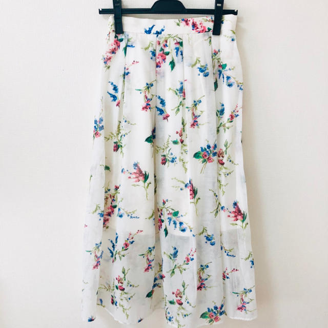 31 Sons de mode(トランテアンソンドゥモード)のri様専用 花柄ロングスカート、ニット レディースのスカート(ひざ丈スカート)の商品写真