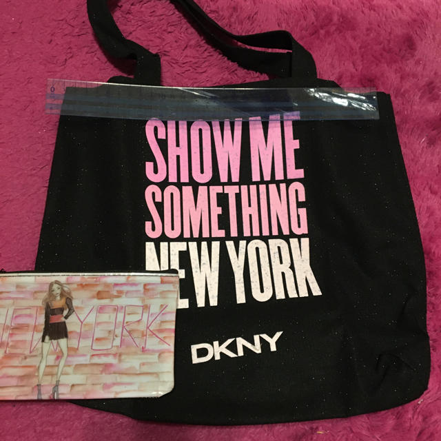 DKNY(ダナキャランニューヨーク)のDKNY ラメ入りトート&PRガールポーチ レディースのバッグ(トートバッグ)の商品写真