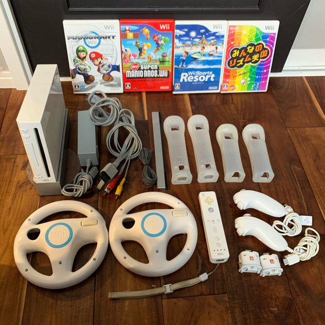 Wii(ウィー)のWii 本体、リモコン、ソフトのセット エンタメ/ホビーのゲームソフト/ゲーム機本体(家庭用ゲーム機本体)の商品写真