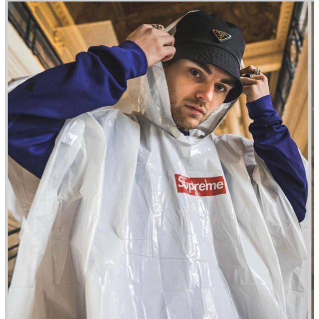 Supreme(シュプリーム)のsupreme ポンチョ　新品未使用 メンズのジャケット/アウター(ポンチョ)の商品写真