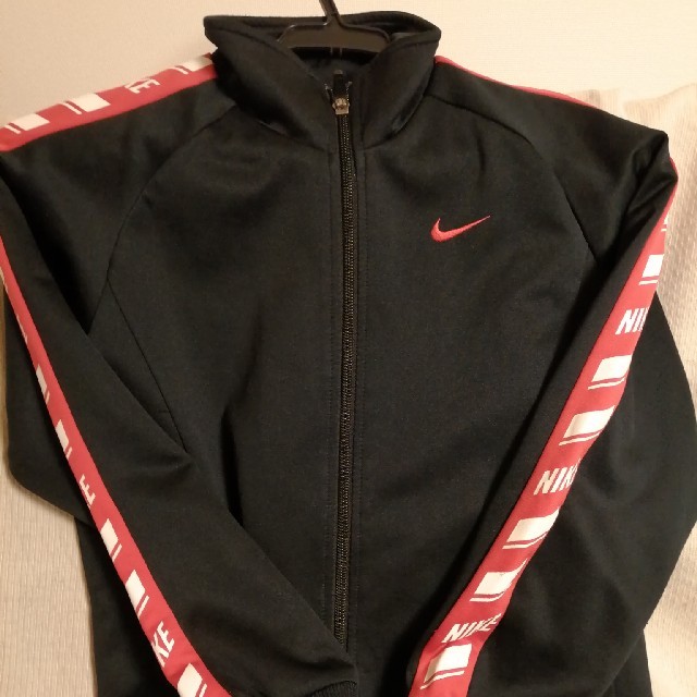 NIKE(ナイキ)のNIKEナイキ上下ジャージ(日本120～130)キッズ

 スポーツ/アウトドアのスポーツ/アウトドア その他(その他)の商品写真