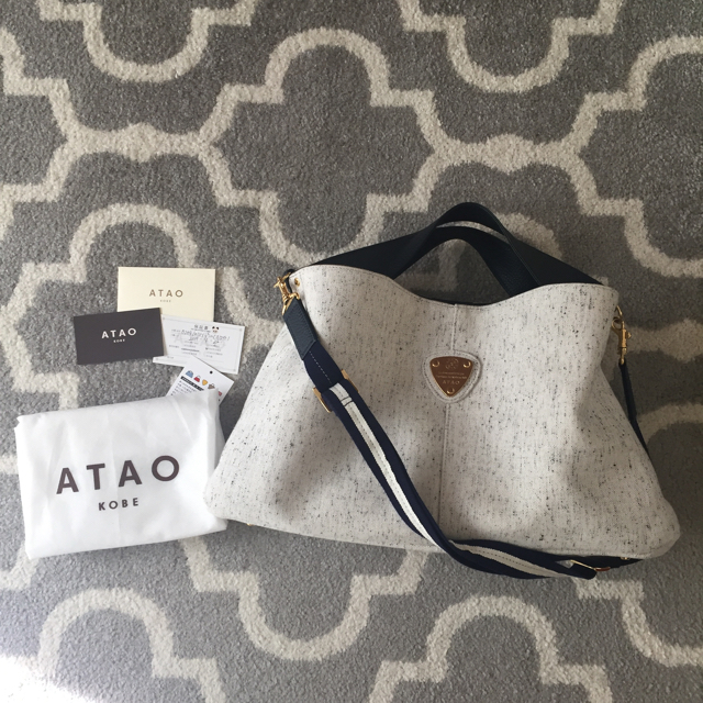 ATAO(アタオ)のアタオ エルヴィ  ホワイト デニム  美品 レディースのバッグ(ショルダーバッグ)の商品写真