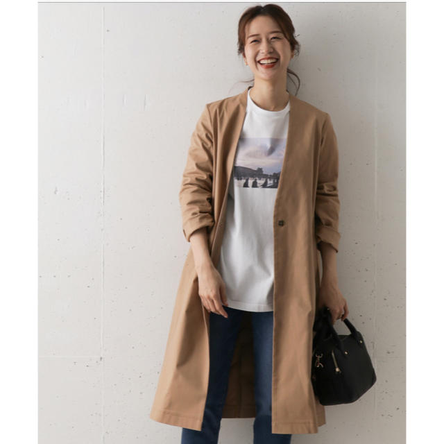 URBAN RESEARCH DOORS(アーバンリサーチドアーズ)の今季　新品▷UR DOORS コットンノーカラーコート　BEIGE レディースのジャケット/アウター(ロングコート)の商品写真