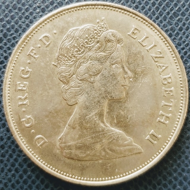 イギリス チャールズ皇太子、ダイアナ妃 結婚記念硬貨 並品の イギリス チャールズ皇太子、ダイアナ妃 結婚記念硬貨 並品の