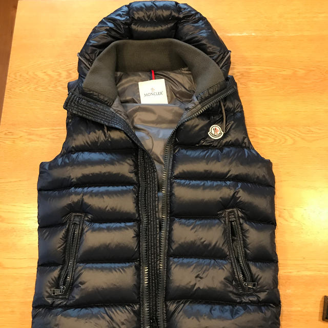 MONCLER(モンクレール)のモンクレール　ダウンベスト メンズのジャケット/アウター(ダウンベスト)の商品写真