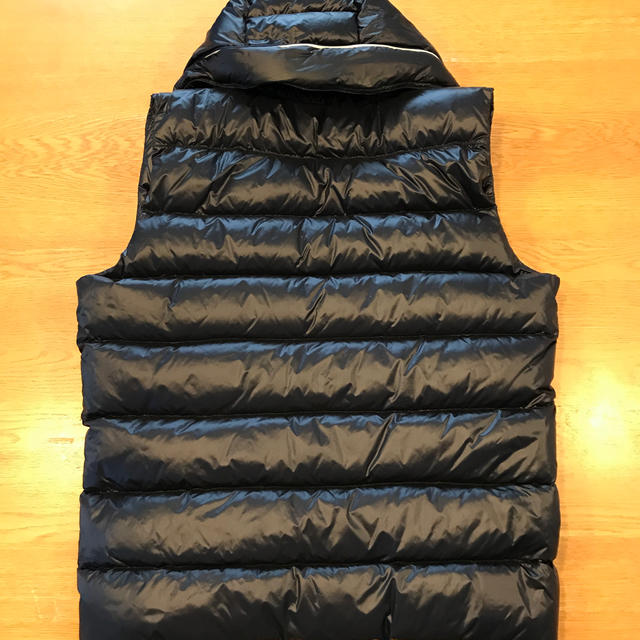 MONCLER(モンクレール)のモンクレール　ダウンベスト メンズのジャケット/アウター(ダウンベスト)の商品写真