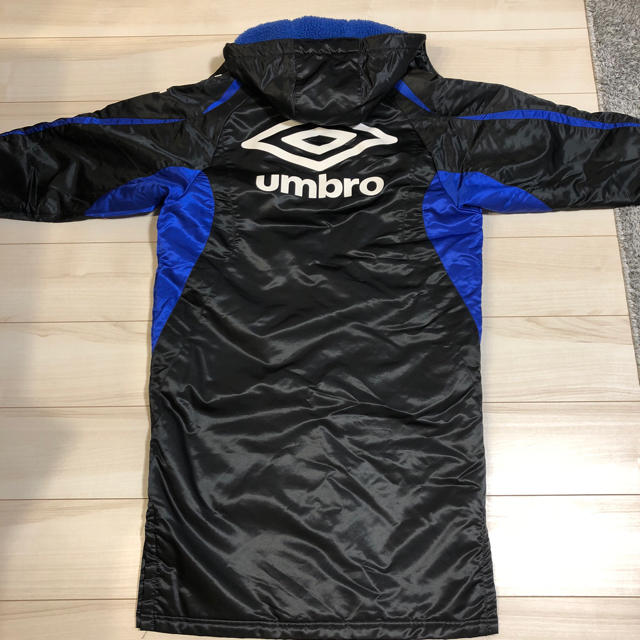 UMBRO(アンブロ)のベンチコート 150 アンブロ umbro スポーツ/アウトドアのサッカー/フットサル(ウェア)の商品写真