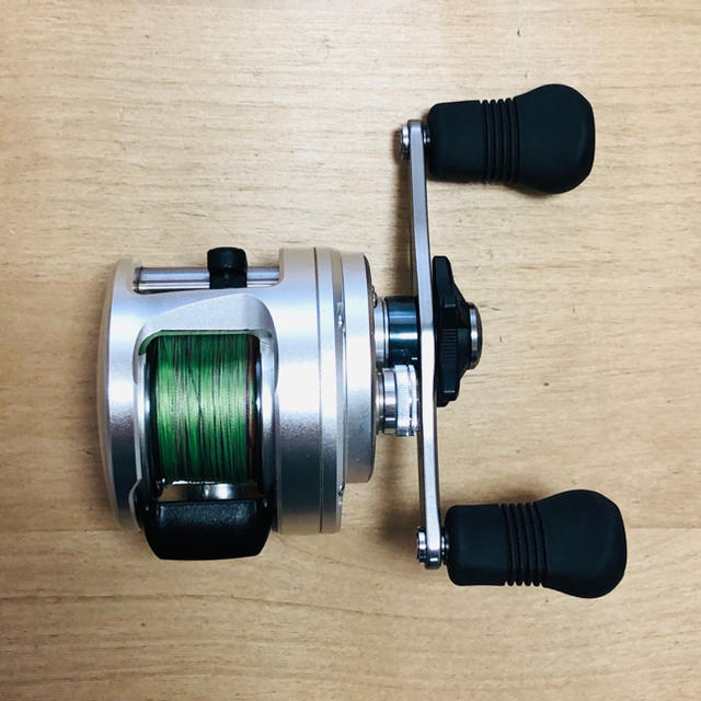 シマノ　カルカッタ300 右巻き 美品　SHIMANO