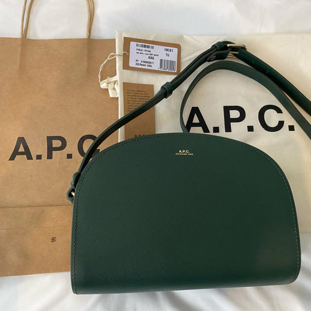 A.P.C - apc ハーフムーンバッグ ダークグリーンの通販 by susukshop｜アーペーセーならラクマ