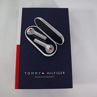 トミーヒルフィガー(TOMMY HILFIGER)のTommy/コードレスイヤホン新品（ホワイト）(ヘッドフォン/イヤフォン)