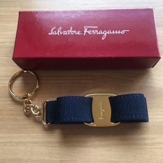 サルヴァトーレフェラガモ(Salvatore Ferragamo)の☆新品☆フェラガモ　ヴァラリボン　キーリング　vara ネイビー(キーホルダー)