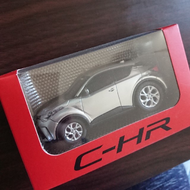 トヨタ(トヨタ)の非売品 ミニカー C-HR シルバー トヨタ プルバックカー ノベルティー エンタメ/ホビーのおもちゃ/ぬいぐるみ(ミニカー)の商品写真