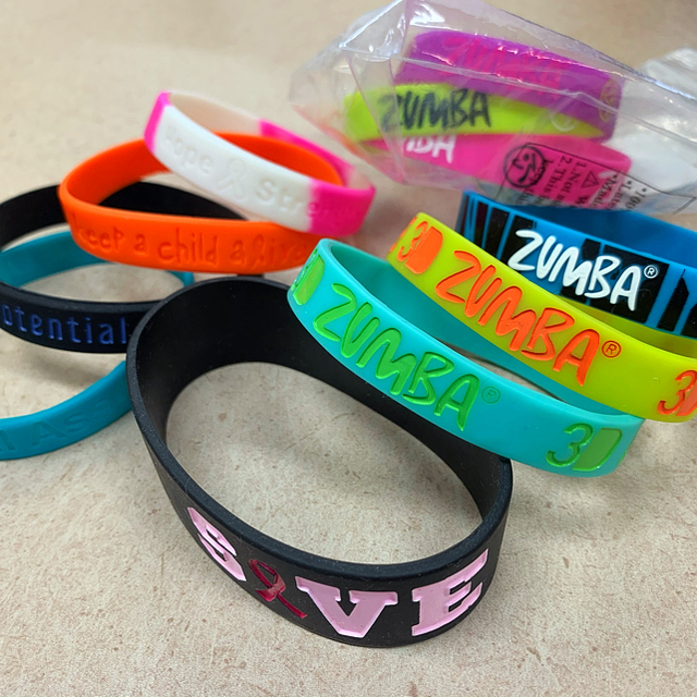 Zumba(ズンバ)のシリコンブレスレット11個セット レディースのアクセサリー(ブレスレット/バングル)の商品写真