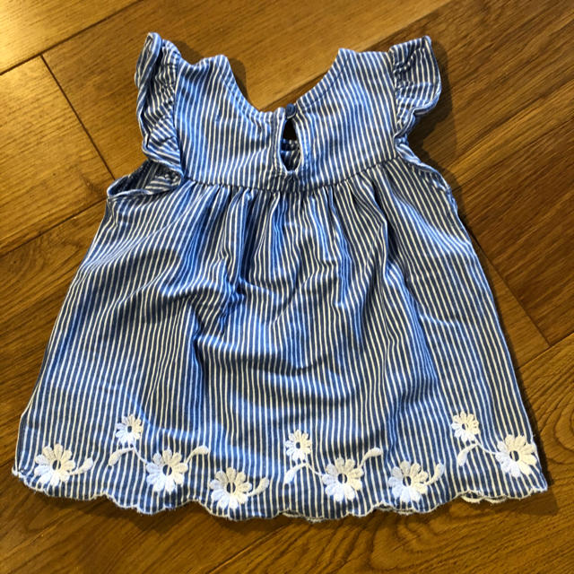 babyGAP(ベビーギャップ)のbabygap ストライプ 刺繍　ブラウス　チュニック 80 キッズ/ベビー/マタニティのベビー服(~85cm)(シャツ/カットソー)の商品写真