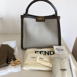 フェンディ(FENDI)のFENDI  ピーカブーエックスライト ホワイトミディアムレザー(ハンドバッグ)