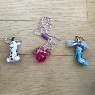 ディズニー(Disney)のLED ライト　ｘ２　と　キーホルダ(キャラクターグッズ)