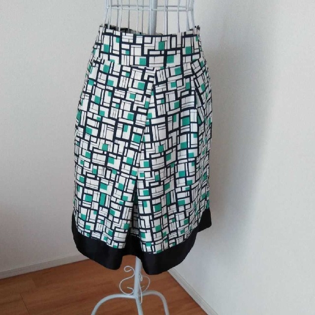 ANNA LUNA(アンナルナ)のANNA  LUNA 　柄スカート　サイズL レディースのスカート(ひざ丈スカート)の商品写真