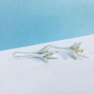 お花 ピアス シルバー 925 (S019)(ピアス)