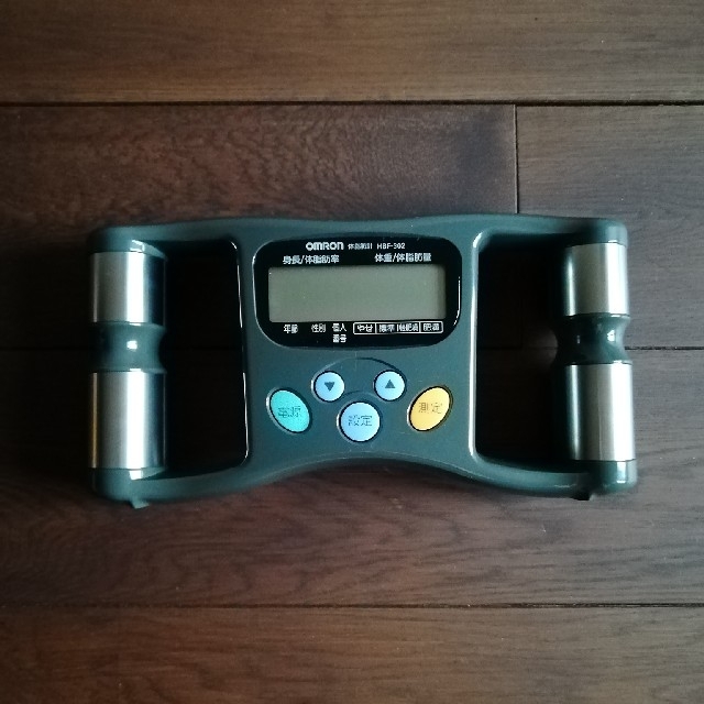 OMRON(オムロン)のオムロン 体脂肪計 HBF-302 スマホ/家電/カメラの生活家電(体脂肪計)の商品写真