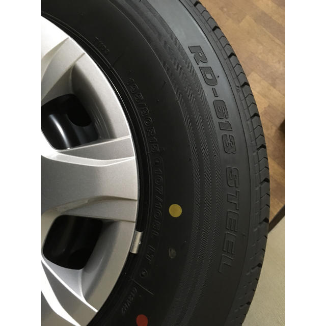 BRIDGESTONE(ブリヂストン)のK415272様専用★ハイエース　スーパーGL 純正タイヤ　15インチ　新車外し 自動車/バイクの自動車(タイヤ・ホイールセット)の商品写真