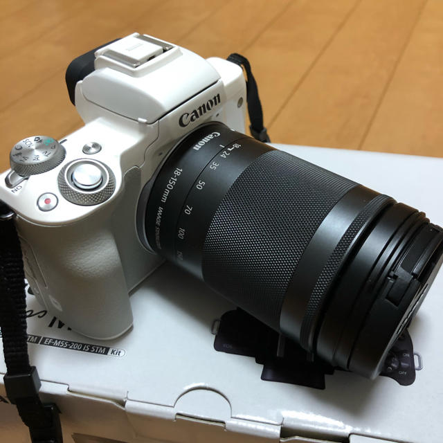 Canon kissm  レンズは純正 EF-M18-150  3連休価格ニコン