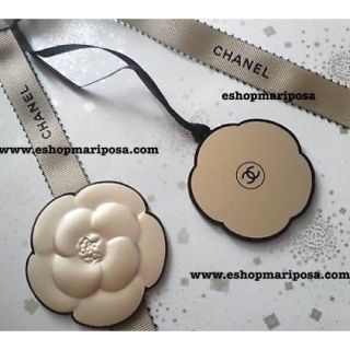 シャネル(CHANEL)のシャネル チャームストラップ カメリアシール付き♪ シャンパンゴールド x 黒 (チャーム)