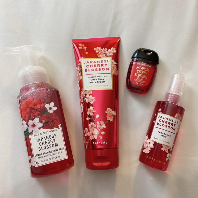 Bath & Body Works(バスアンドボディーワークス)のバスアンドボディワークス 4個セット アルコール クリーム ハンドソープ ミスト コスメ/美容のボディケア(ボディクリーム)の商品写真