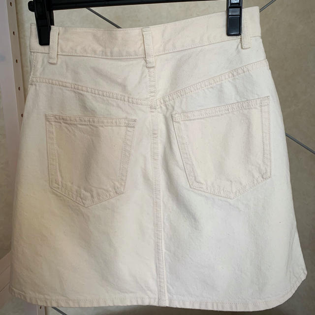 GU(ジーユー)のＧＵ ホワイトデニムスカート レディースのスカート(ミニスカート)の商品写真
