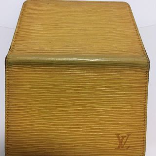 ルイヴィトン(LOUIS VUITTON)のVUITTON パスケース　イエロー(名刺入れ/定期入れ)