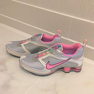 ナイキ(NIKE)の日本未発売 新品 ナイキNIKE SHOX レディス  ２３(スニーカー)