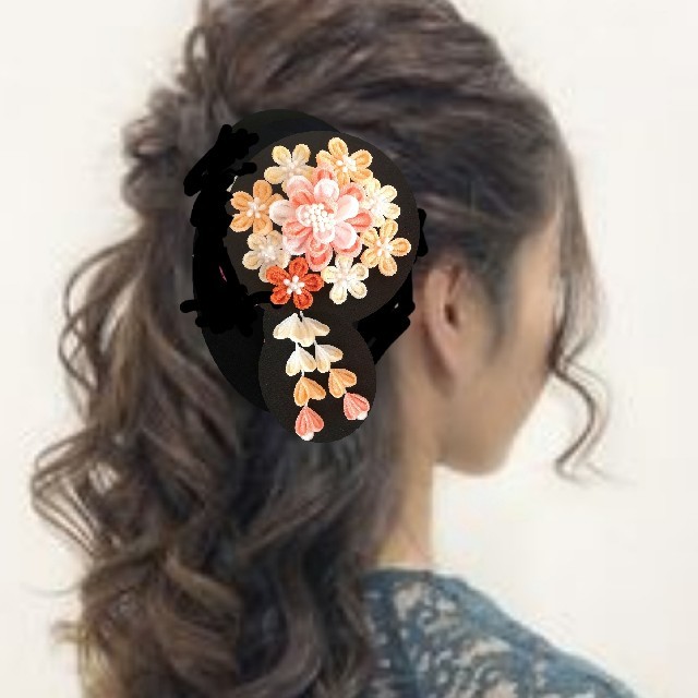 アプリコットカラーのつまみ細工髪飾り ハンドメイドのアクセサリー(ヘアアクセサリー)の商品写真
