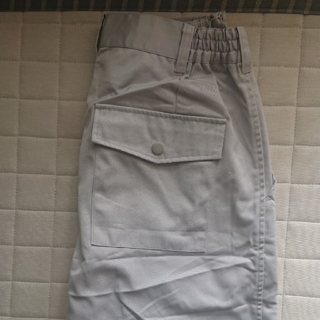 【新品タグ付】グレー作業服ズボン ウエスト70  メンズのパンツ(ワークパンツ/カーゴパンツ)の商品写真