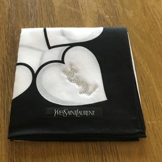 イヴサンローランボーテ(Yves Saint Laurent Beaute)の新品　　イヴ　サン　ローラン　　ハンカチ(ハンカチ)