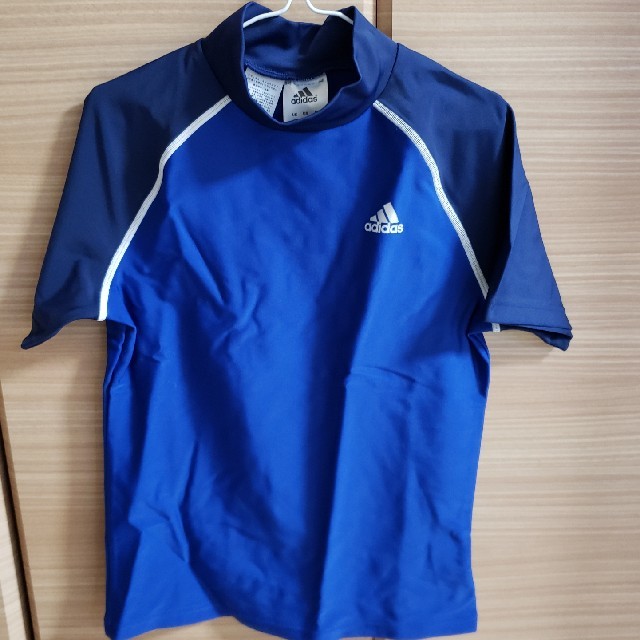 adidas(アディダス)の新品　アディダスラッシュガード　150 キッズ/ベビー/マタニティのキッズ服男の子用(90cm~)(水着)の商品写真