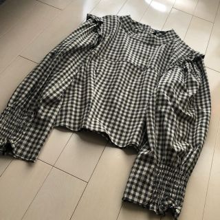 ザラ(ZARA)のZARA   トップス　ギンガムチェック 肩　フリル　七分袖　S   コットン(シャツ/ブラウス(半袖/袖なし))