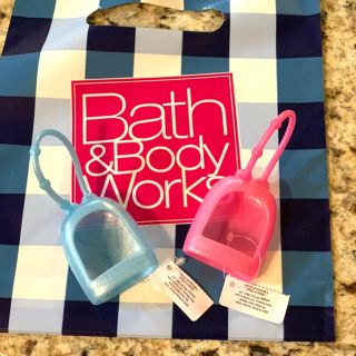 バスアンドボディーワークス(Bath & Body Works)のハンド除菌ジェル用　ホルダー 2個セット　ピンク×ブルー (日用品/生活雑貨)