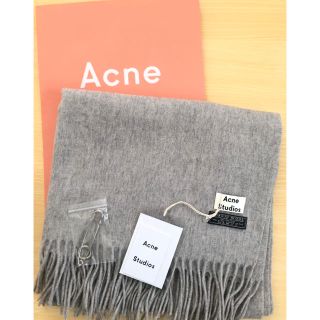 アクネ(ACNE)の【未使用】アクネストゥディオズ 大判ストール 旧タグ グレー ピン付(マフラー/ショール)