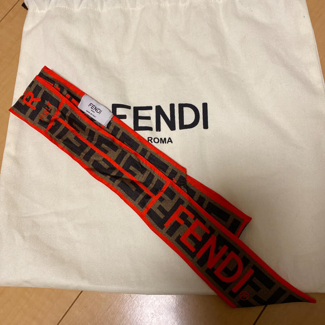 FENDI フェンディ　ハンドルスカーフバッグ