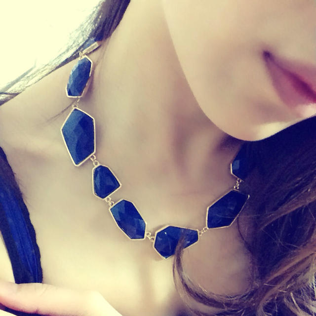 FOREVER 21(フォーエバートゥエンティーワン)のゴールド＆ブルーストーン✨ネックレス❤ レディースのアクセサリー(ネックレス)の商品写真