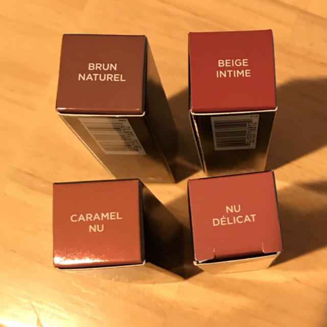 laura mercier(ローラメルシエ)のルージュ エッセンシャル シルキー クリーム リップスティック31 限定品 新品 コスメ/美容のベースメイク/化粧品(口紅)の商品写真