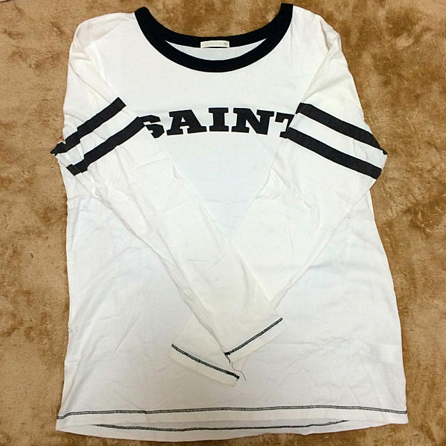 GU(ジーユー)のSAINTTシャツ レディースのトップス(Tシャツ(長袖/七分))の商品写真