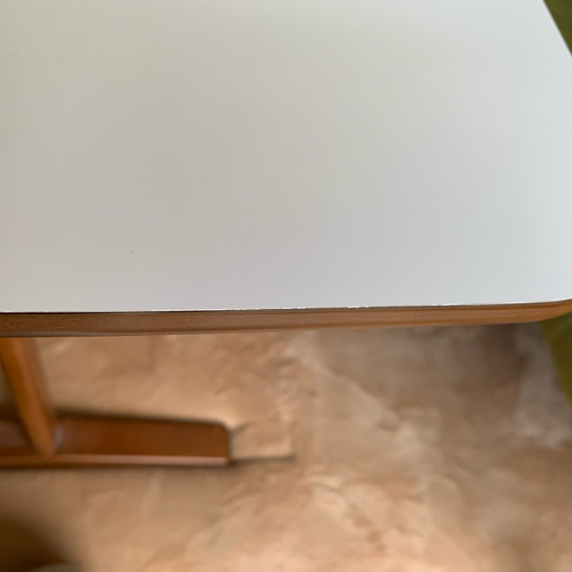 カリモク家具(カリモクカグ)のカリモク60カフェテーブル　白 インテリア/住まい/日用品の机/テーブル(ダイニングテーブル)の商品写真