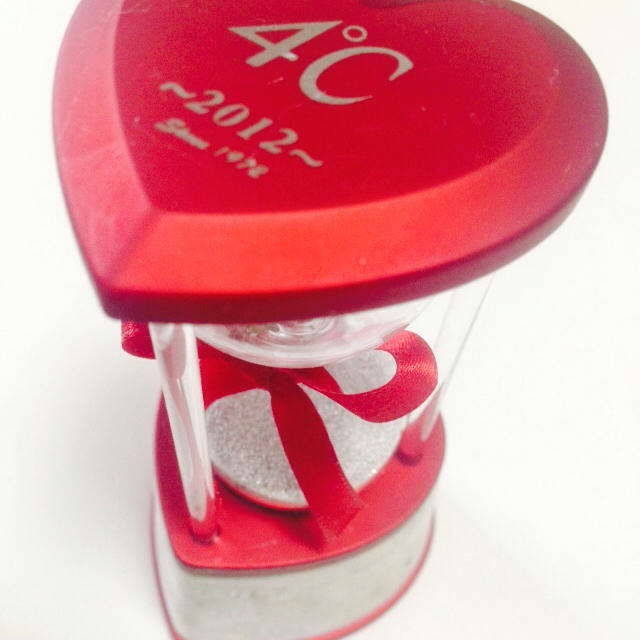 4℃(ヨンドシー)の砂時計ケース付きハートネックレス レディースのアクセサリー(ネックレス)の商品写真