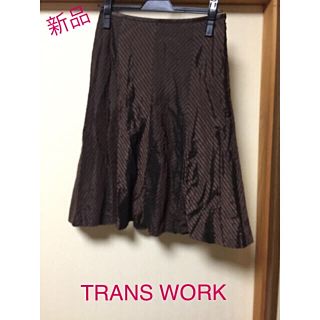 トランスワーク(TRANS WORK)の新品タグ付 TRANS WORK トランスワーク スカート  38 M 9号  (ひざ丈スカート)