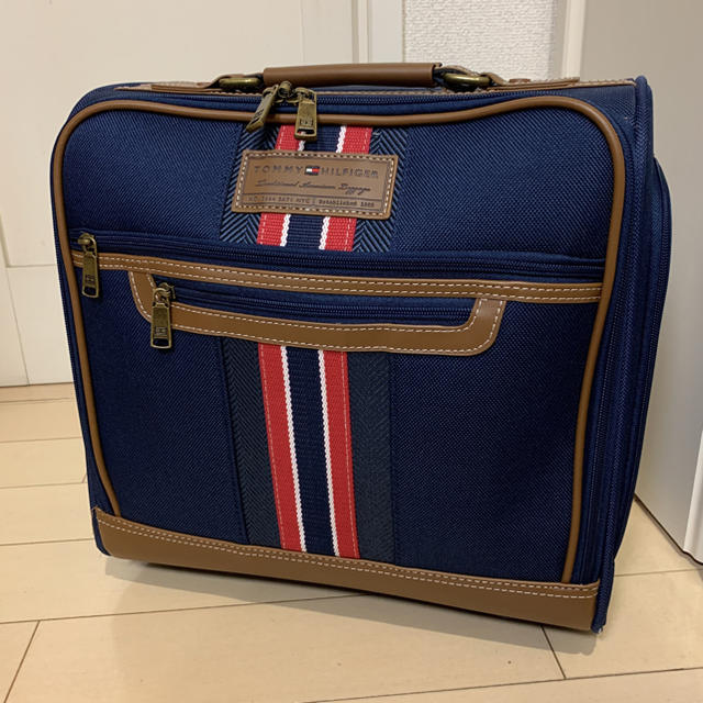 TOMMY HILFIGER(トミーヒルフィガー)のAKKO様専用 レディースのバッグ(スーツケース/キャリーバッグ)の商品写真