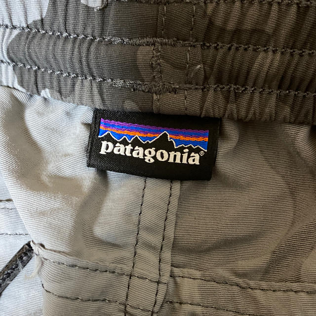 patagonia(パタゴニア)のパタゴニア バギーズ パンツ 迷彩  グレー カモフラ メンズのパンツ(その他)の商品写真