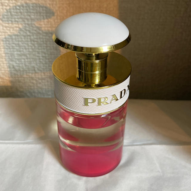 PRADA(プラダ)のPRADA 香水　キャンディ　キス　オーデパルファム コスメ/美容の香水(香水(女性用))の商品写真