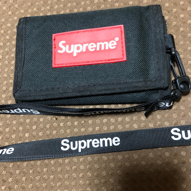 Supreme(シュプリーム)のsupreme 財布　ブラック　三つ折り財布 メンズのファッション小物(折り財布)の商品写真