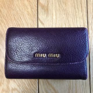 ミュウミュウ(miumiu)のmiumiu ミニ財布　三つ折り　パープル(財布)